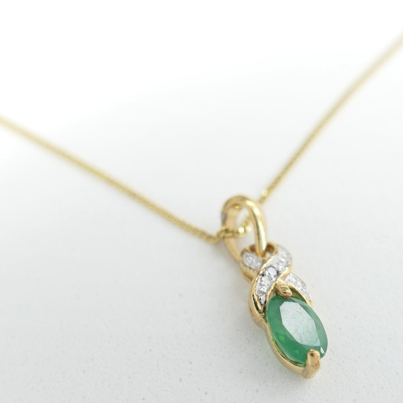 SMARAGD HALSBAND, med diamant.