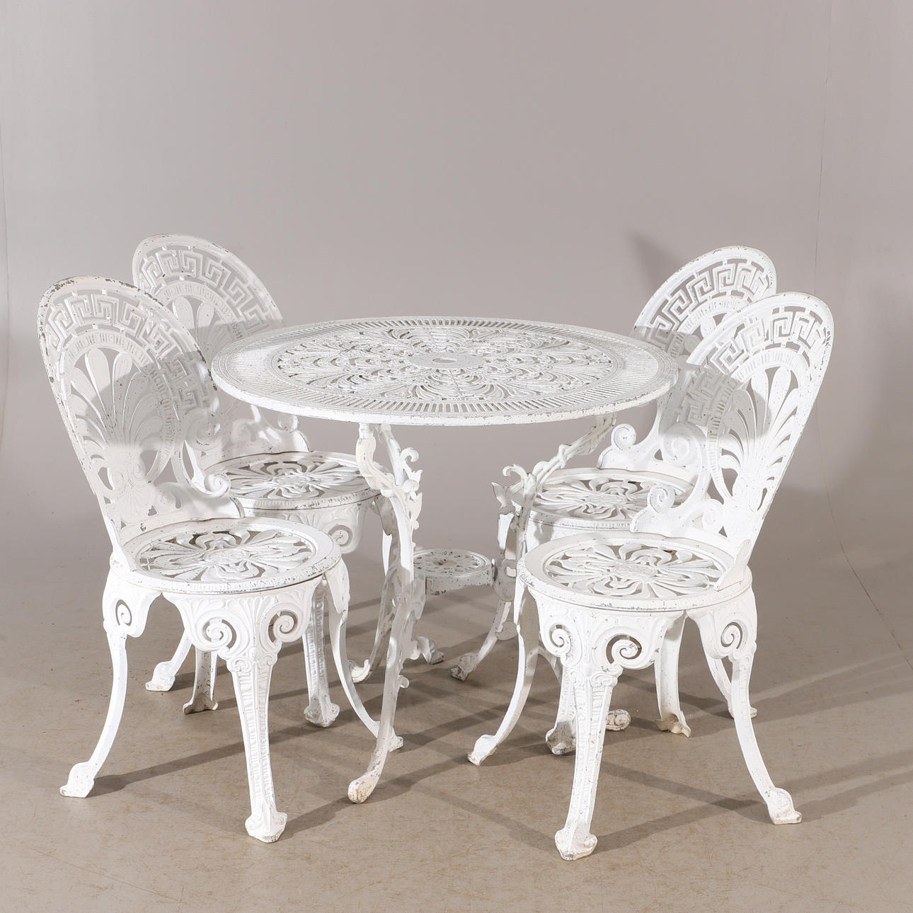 TRÄDGÅRDSGRUPP, 5 delar, vitmålad lättmetall.