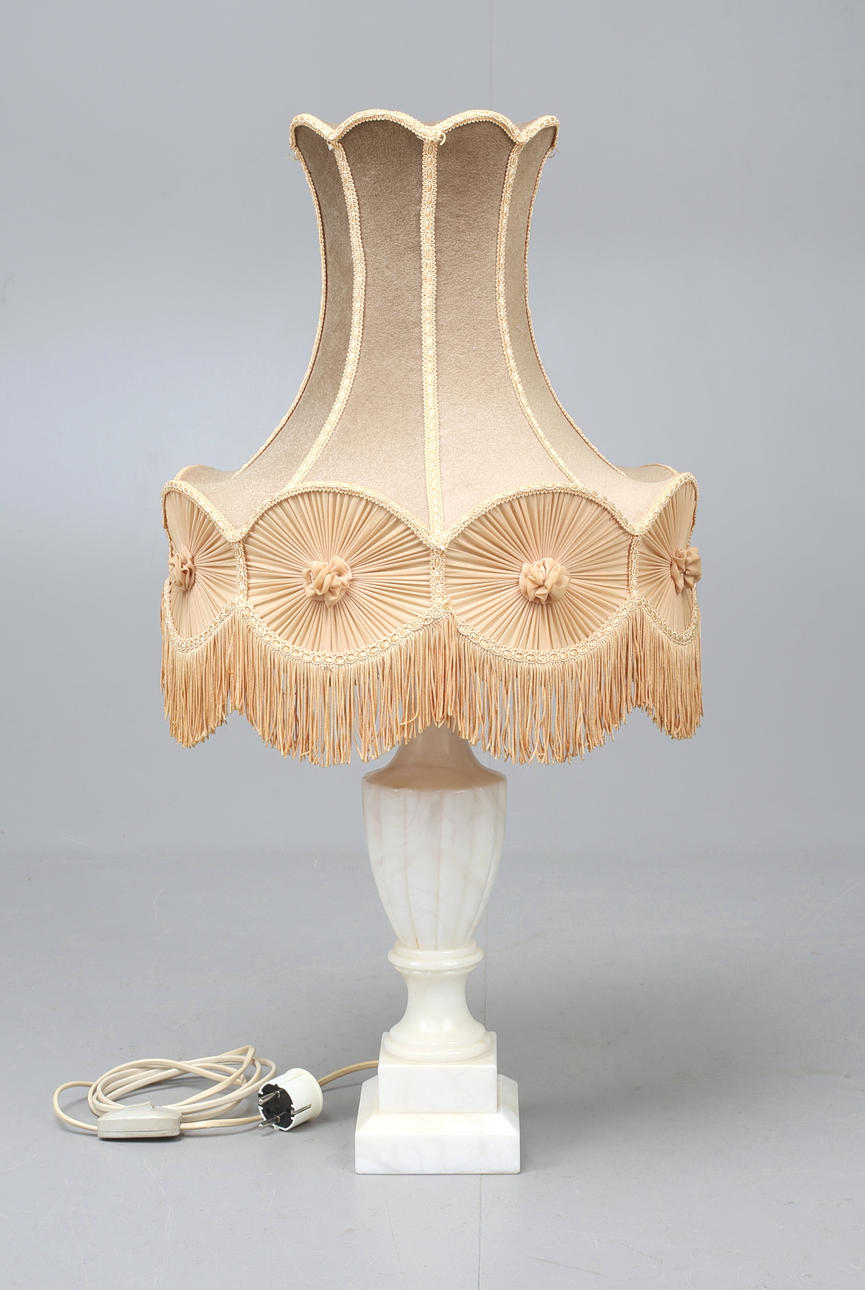BORDSLAMPA, marmor.