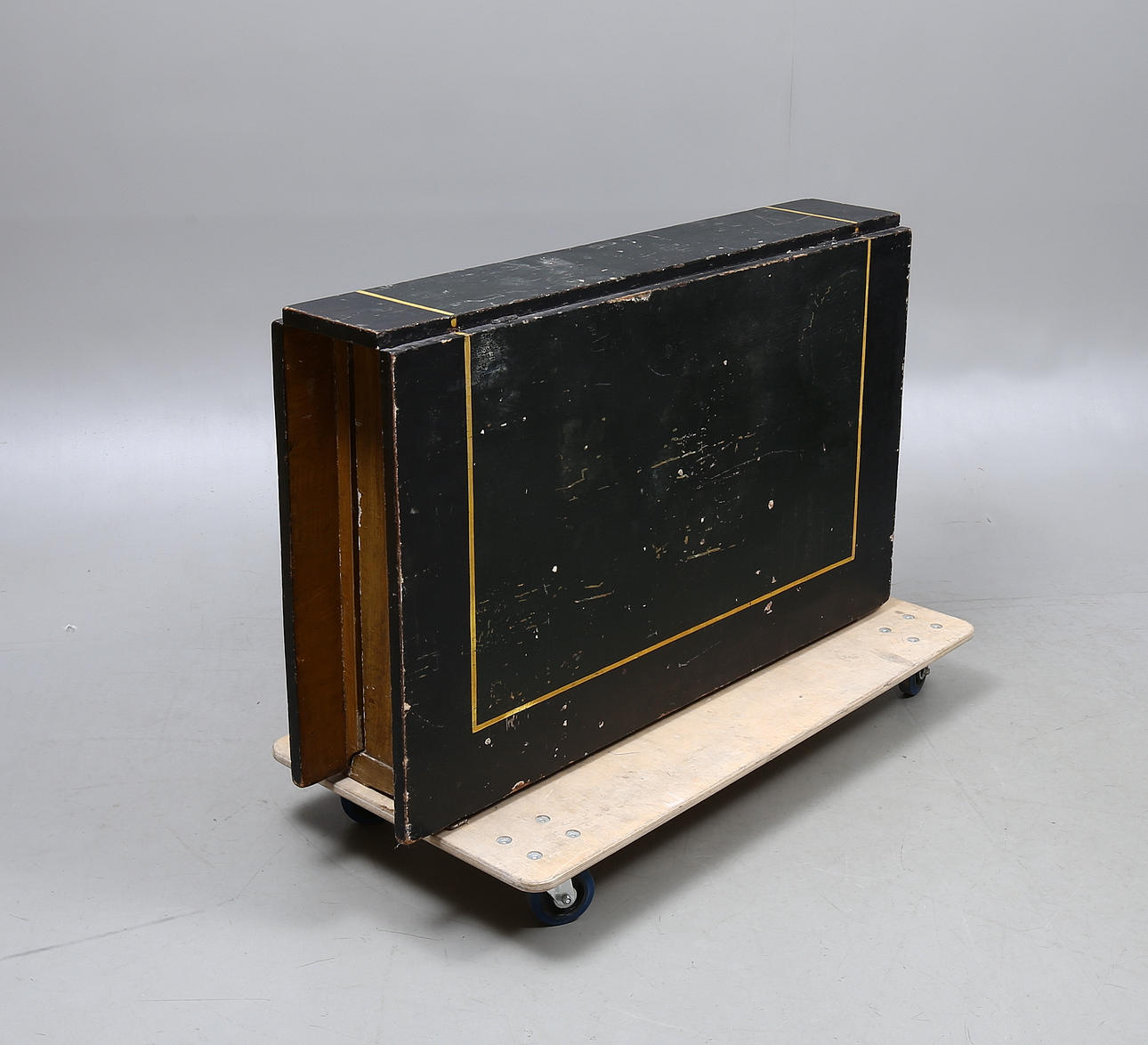 Knock table, mansion type, late 18th century.