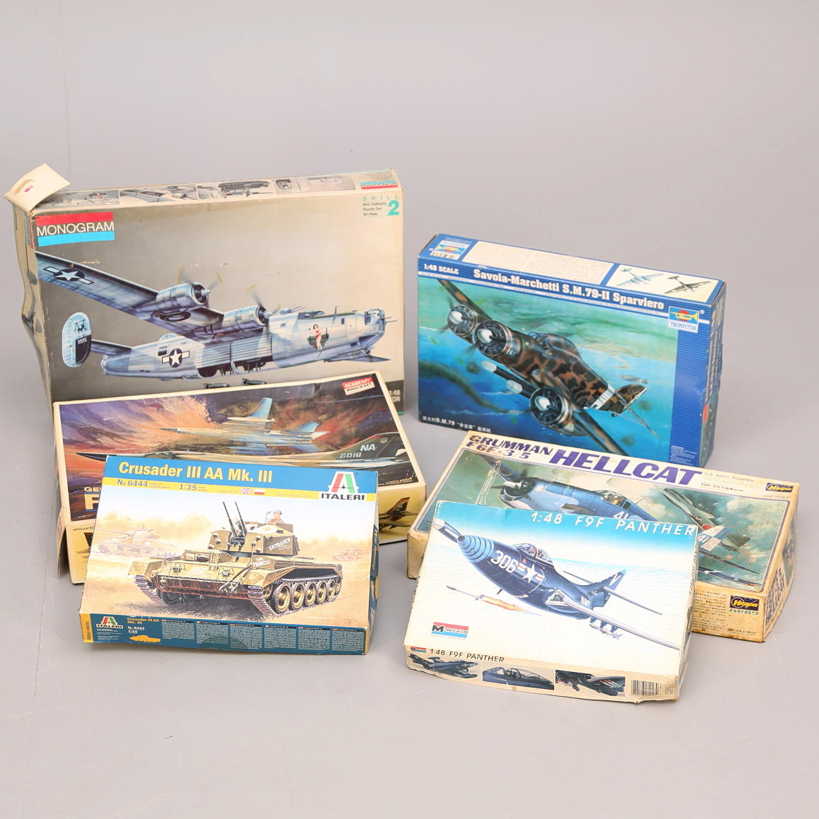 BYGGMODELLER, 6 st, plast, flygplan, stridsvagn.