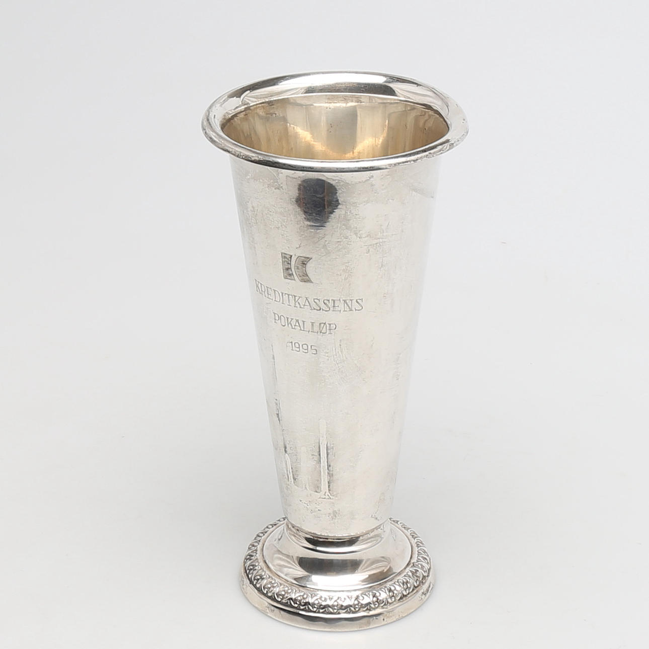 POKAL i silver, märkt 830 S, vikt 485 gram.