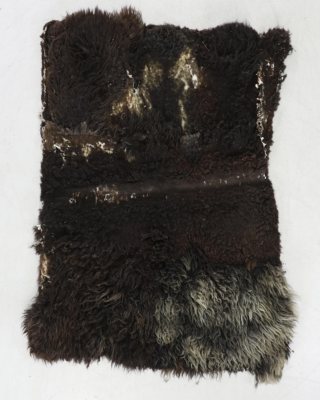 FÅRFÄLL, fårskinn.