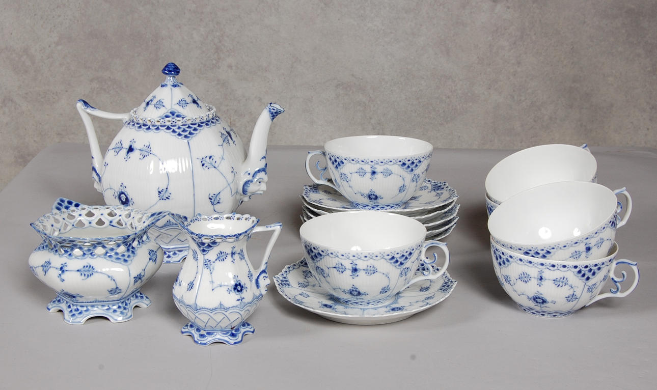 TESERVIS, 15 delar, Musselmalet, 1: sort, Stämpel 1922.