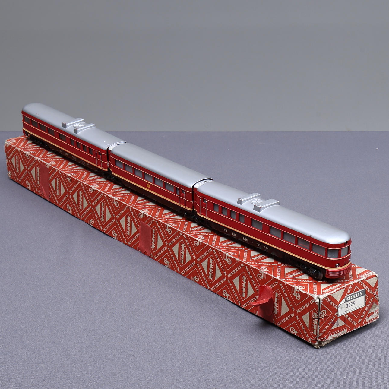 MÄRKLIN 3025 express rail bus, three-part, original packaging.