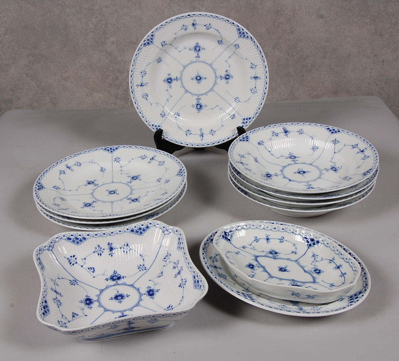 MATSERVISDELAR, 11 delar, Musselmalet, stämpel 1894-1922.