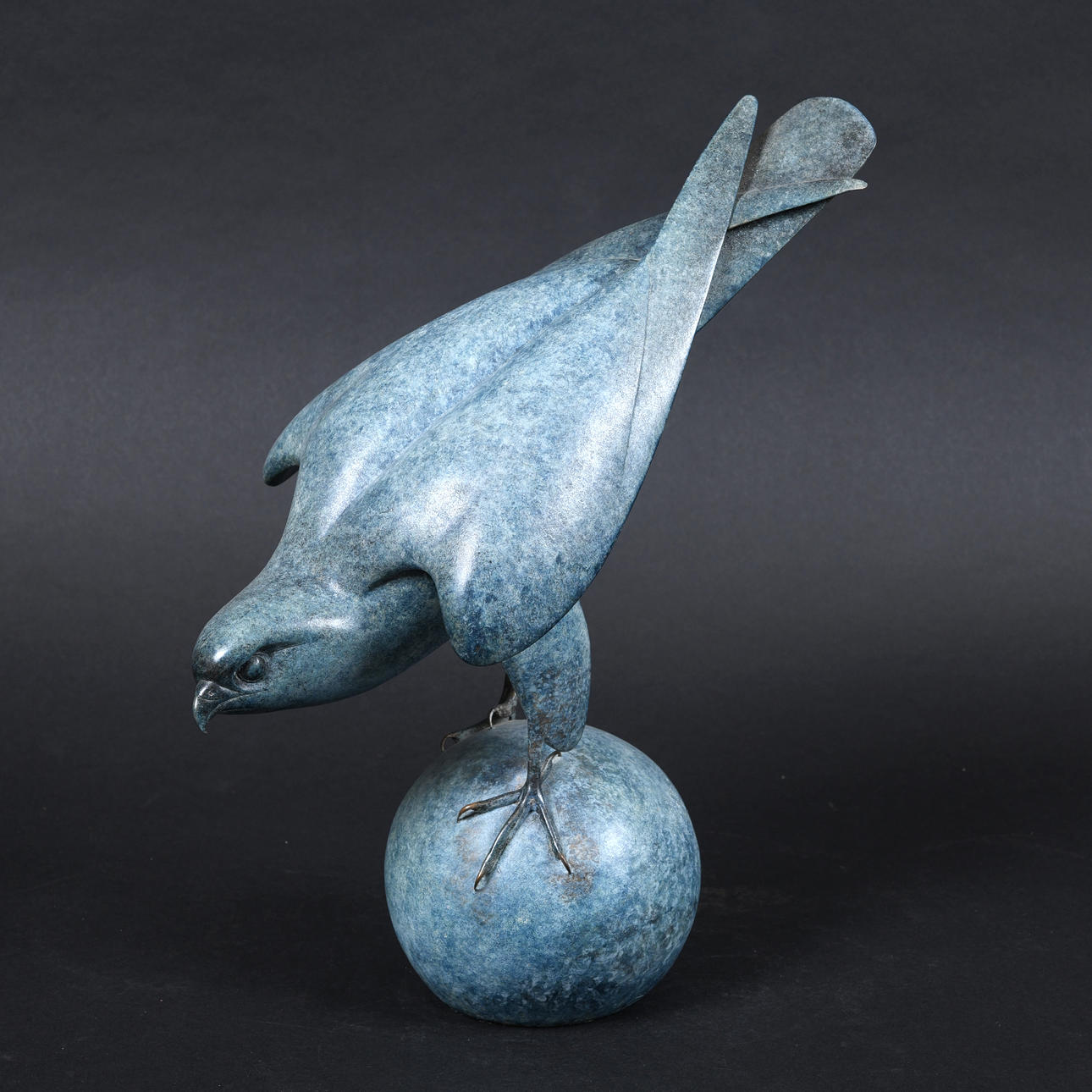 GEOFFREY DASHWOOD (BRITISH B 1947) - LIMITED EDITION BRONZE SCULPTURE OF AN OSPREY.