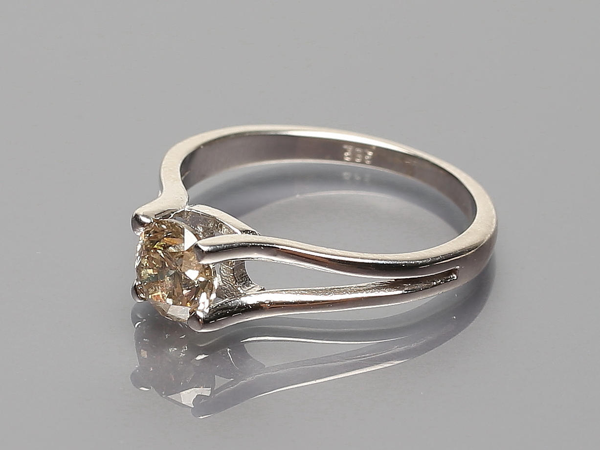 DIAMANT SOLITAIRE RING.