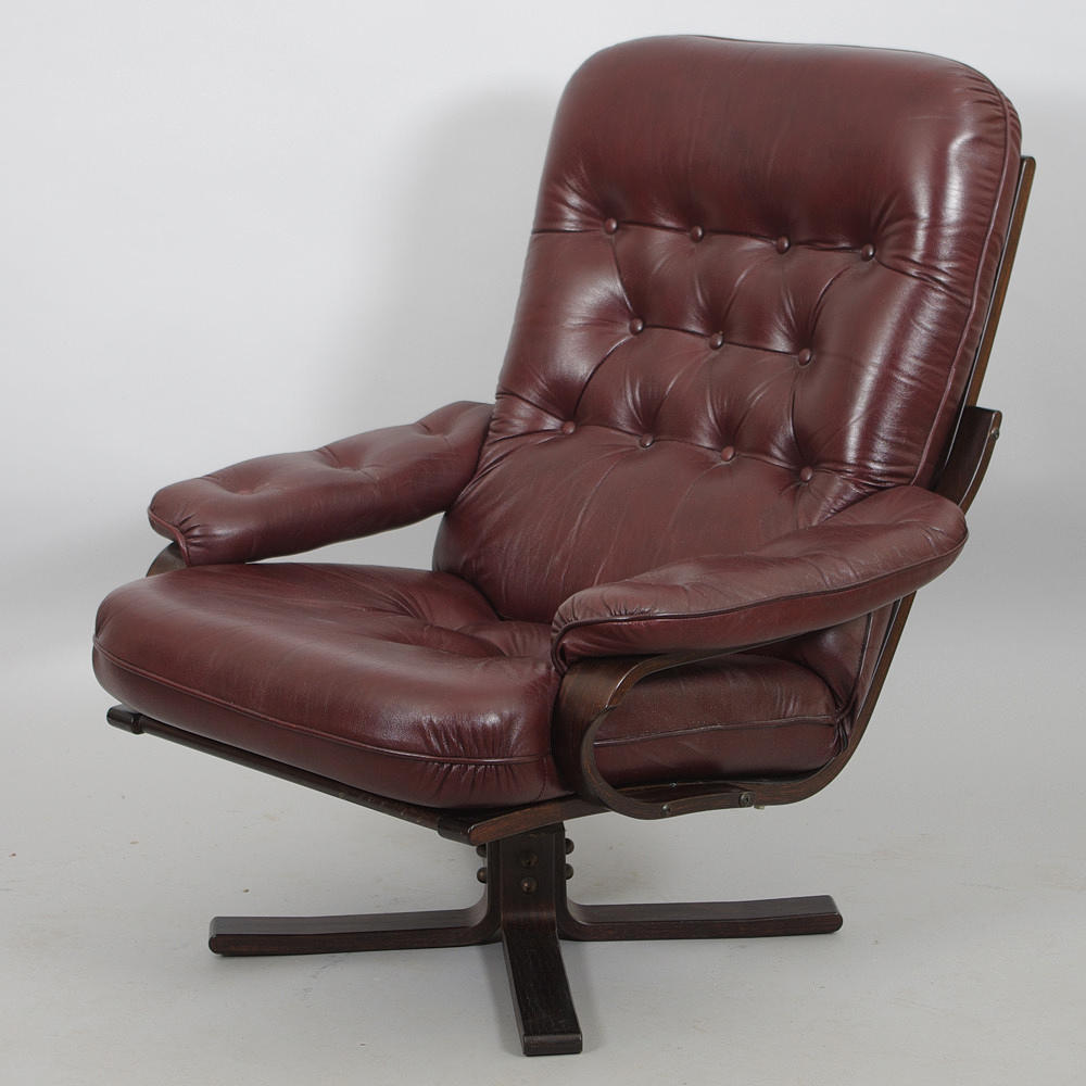 SNURRFÅTÖLJ, brunt skinn.