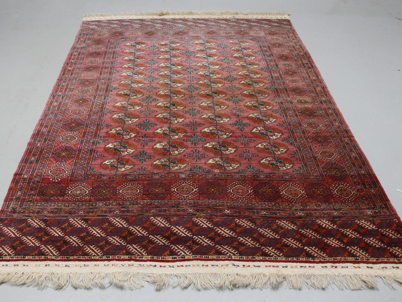 MATTA, orientalisk, ca 260 x 180 cm.