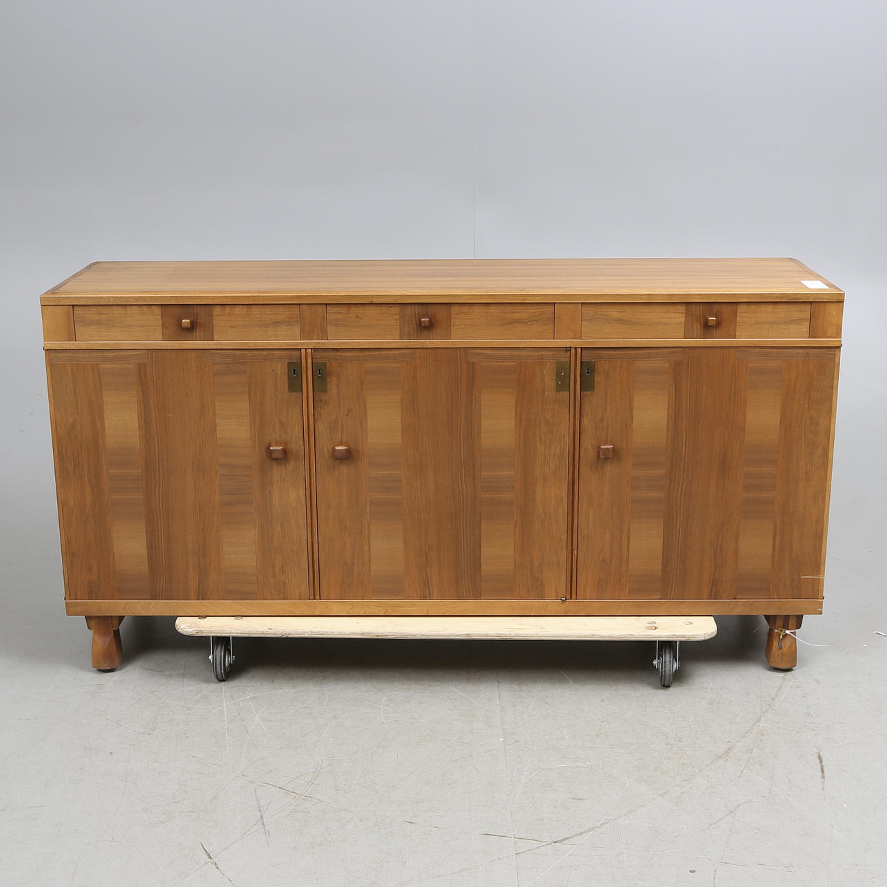 SKÄNK, "Ambassadör", Carl Malmsten, Åfors Möbelfabrik, 1900-talets andra hälft.