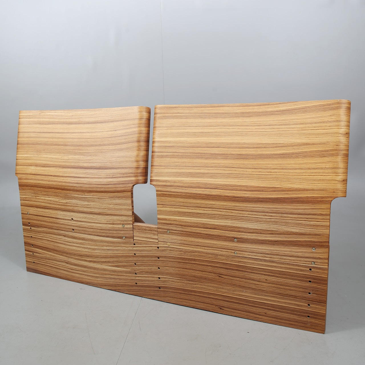 SÄNGGAVEL, trä, Ilva.