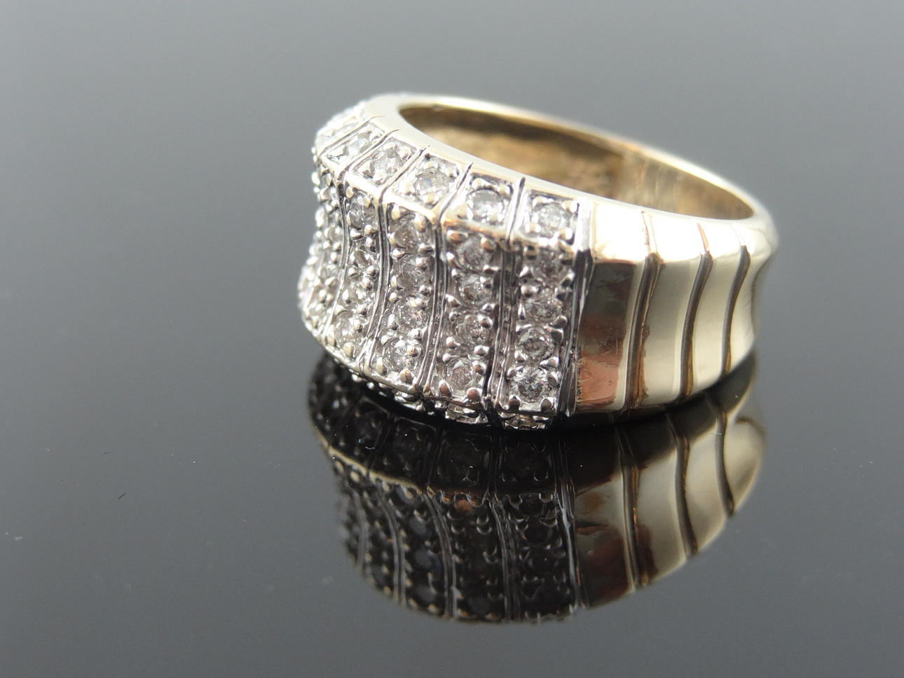 CAVED DOME Diamantring 0,96cts.