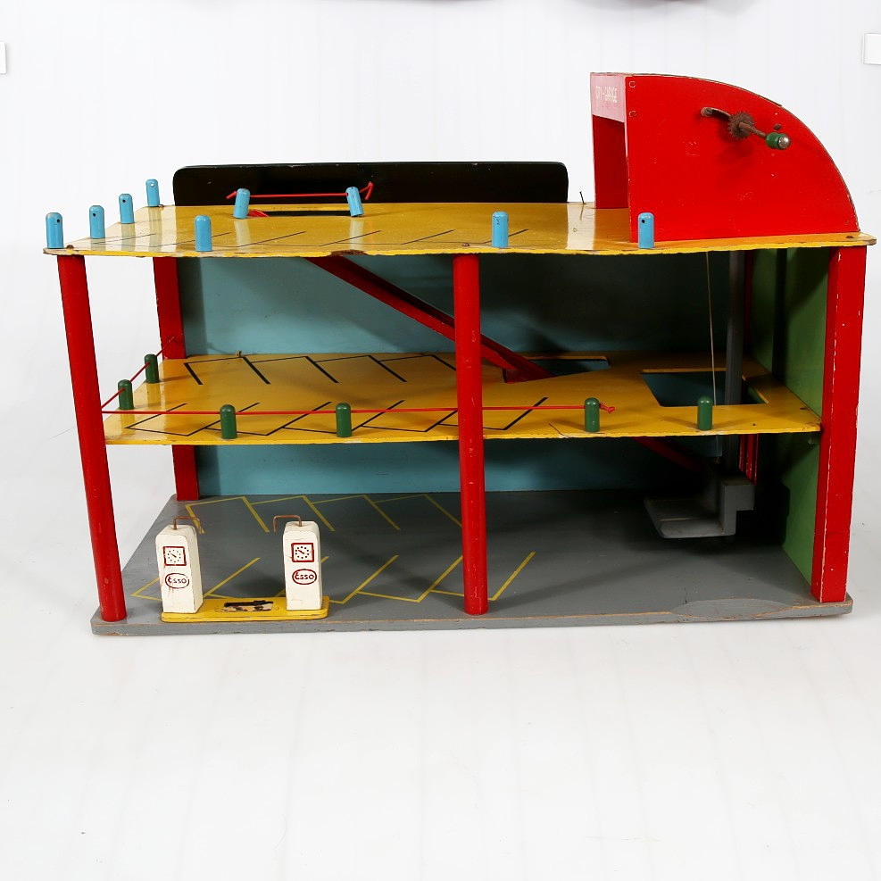 PARKING GARAGE, Brio.