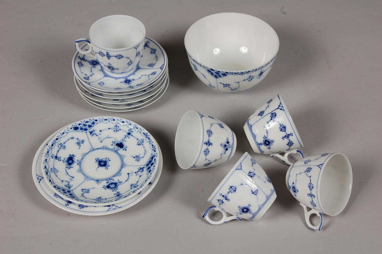 KAFFEKOPPAR, 14 delar. Musselmalet, stämpel 1894-1922.