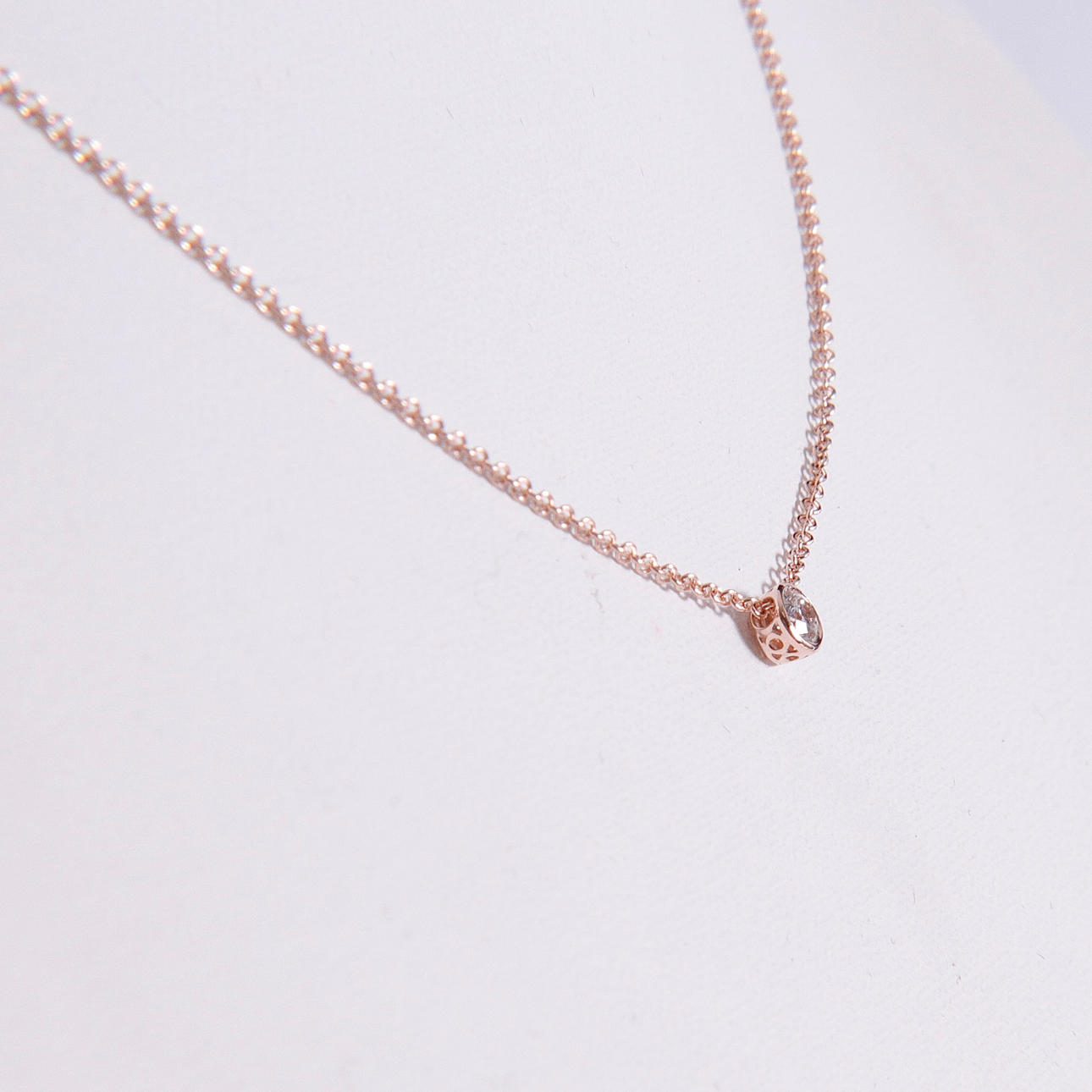 Timanttikaulakoru, 0,08 ct, ruusukulta 18K.