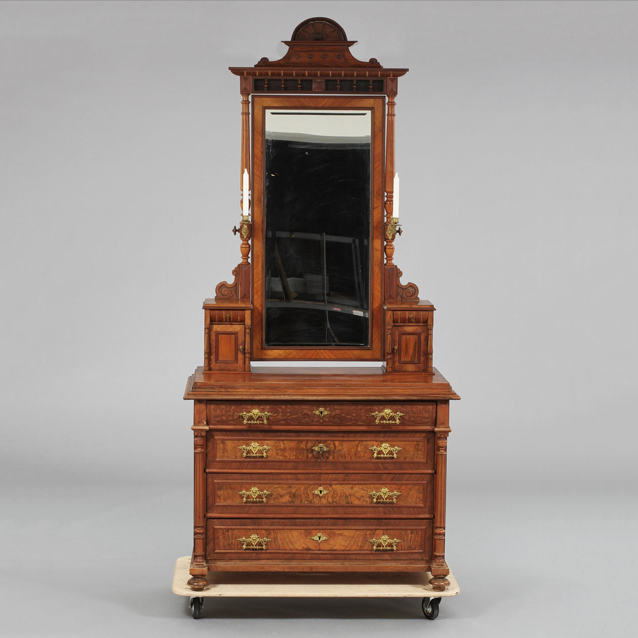 SPEGELBYRÅ, nyrenässans.