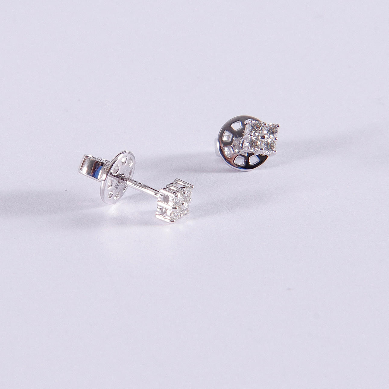 TIMANTTIKORVARIIPUS, 0,15 ct, valkokulta 18K.