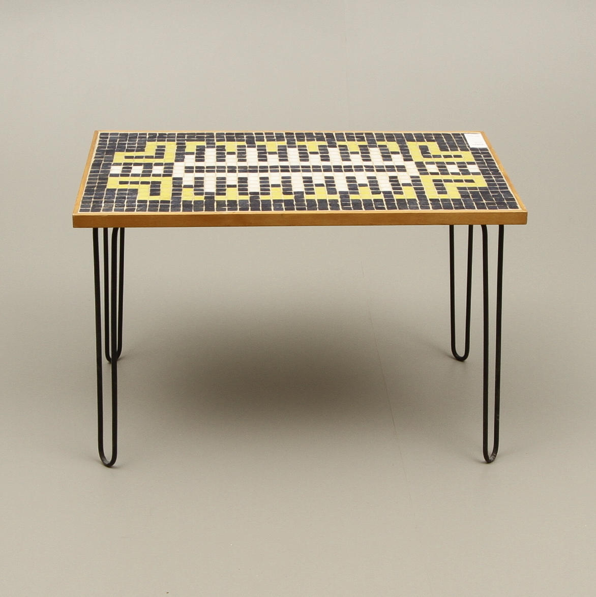 BORD, skiva med kaklad mosaik, 1950-tal.