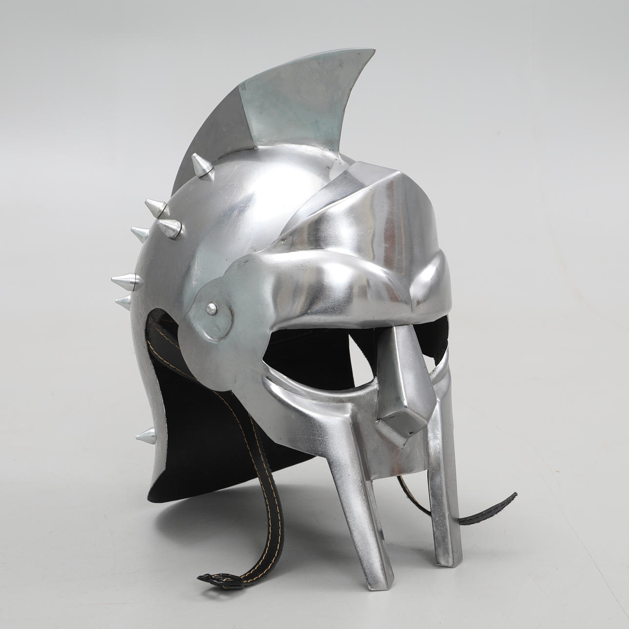 KRIGSHJÄLM, Gladiator, Maximus.