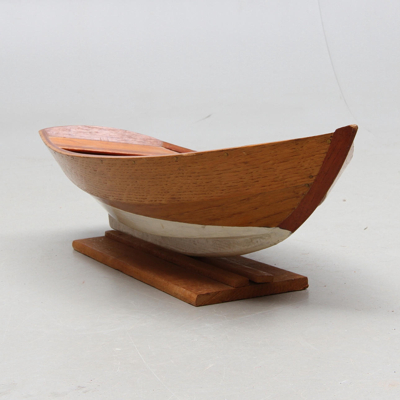 BÅTMODELL, ek / mahogny, 1900-talets första hälft.