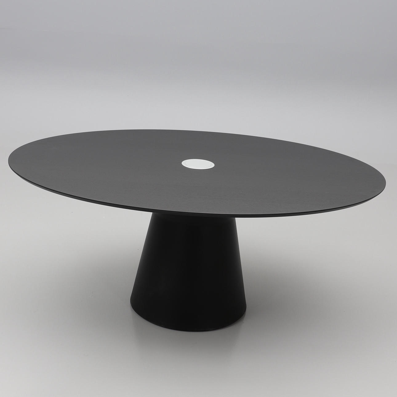 MESA DE CONFERENCIAS / COMEDOR, "Reverse Conference", Andreu World.