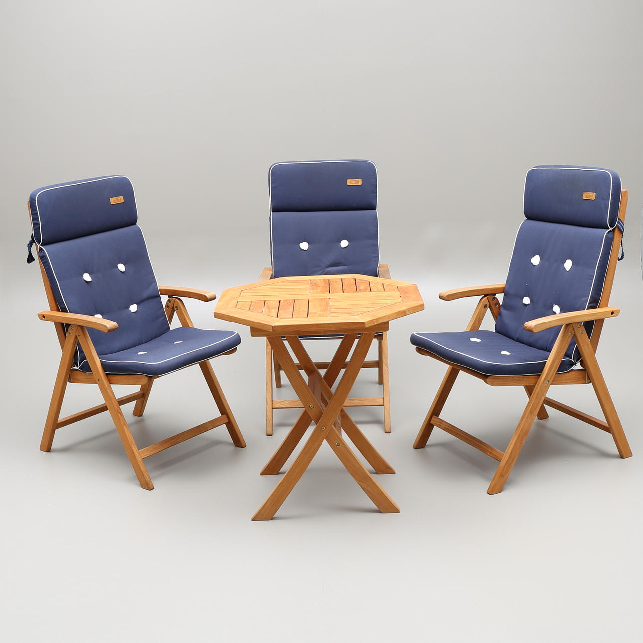 TRÄDGÅRDSMÖBEL, 4 delar, teak, 2000-tal.