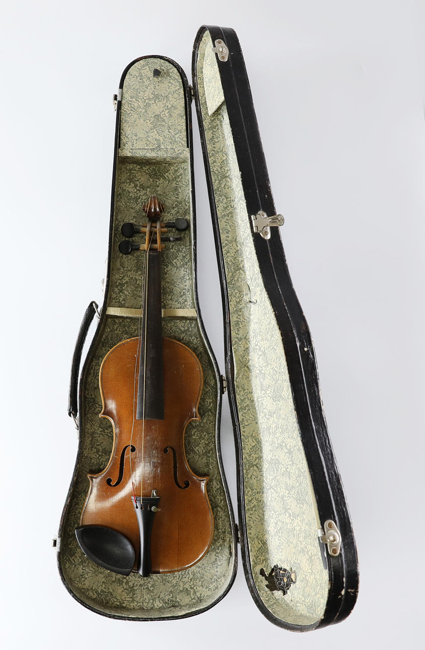 FIOL, STRÅKE, VÄSKA.