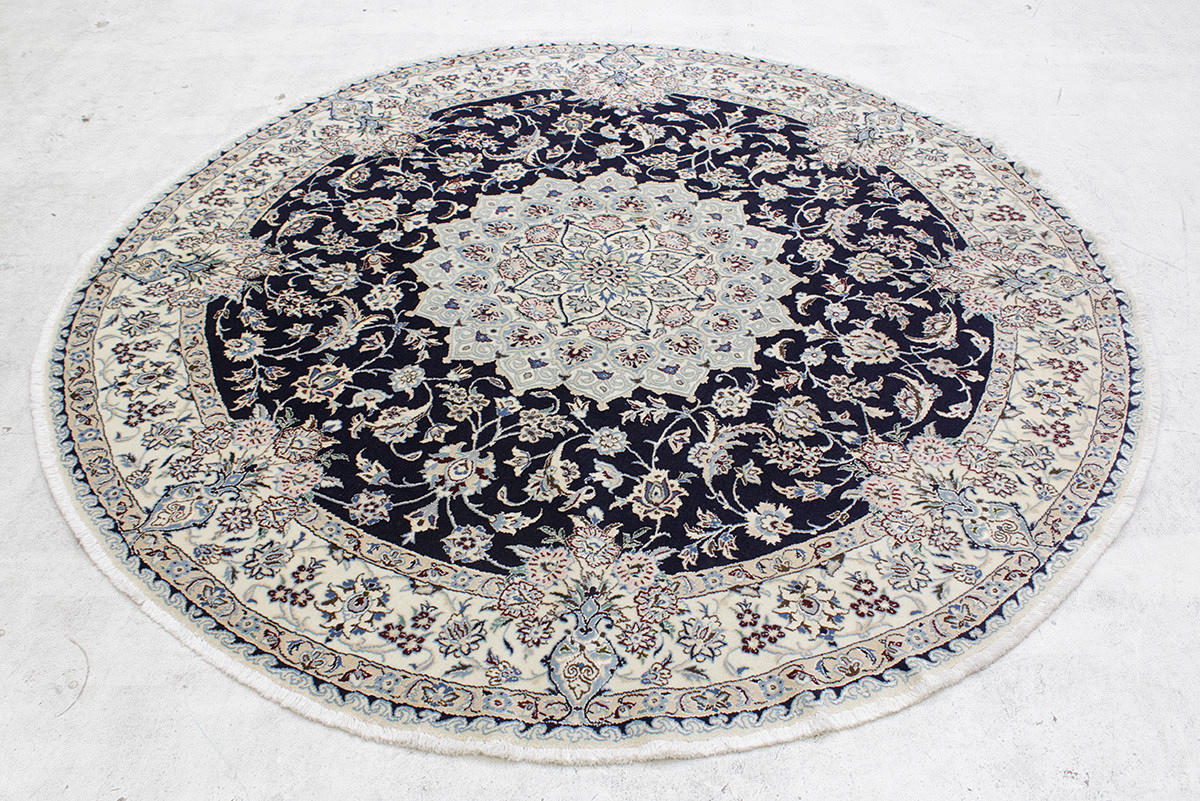 MATTA, Orientalisk, rund, Nain med silkesinslag, diameter 215 cm.