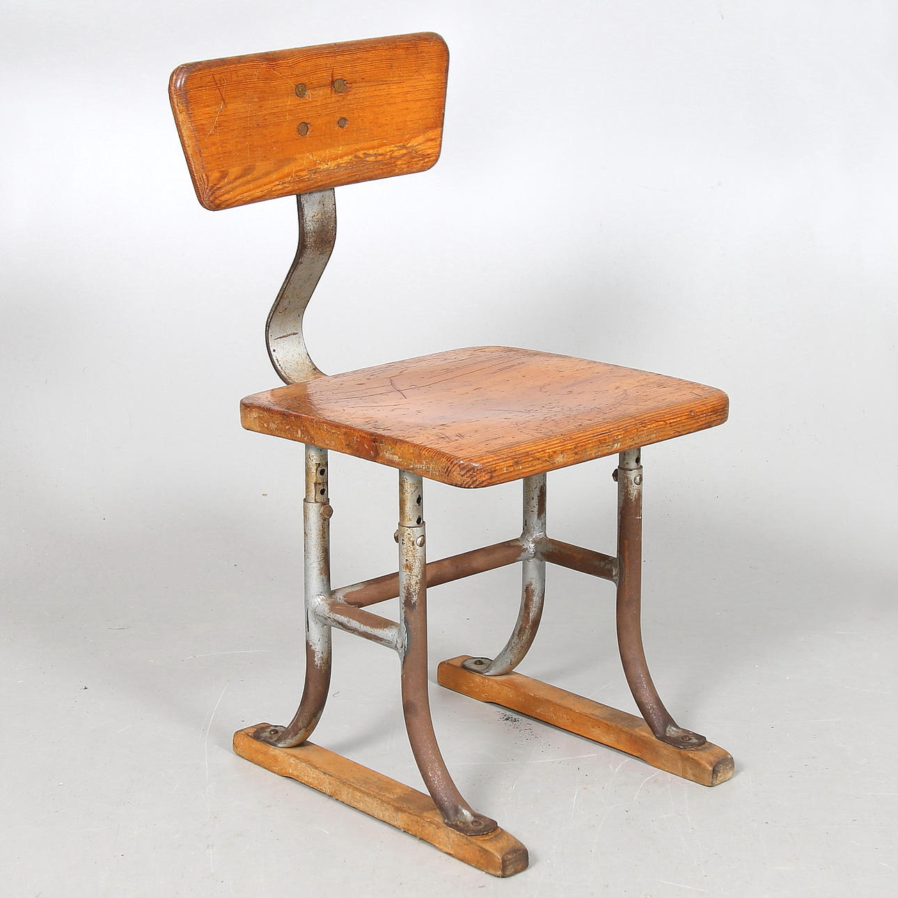 STOL, skolstol. 1900-talets första hälft.