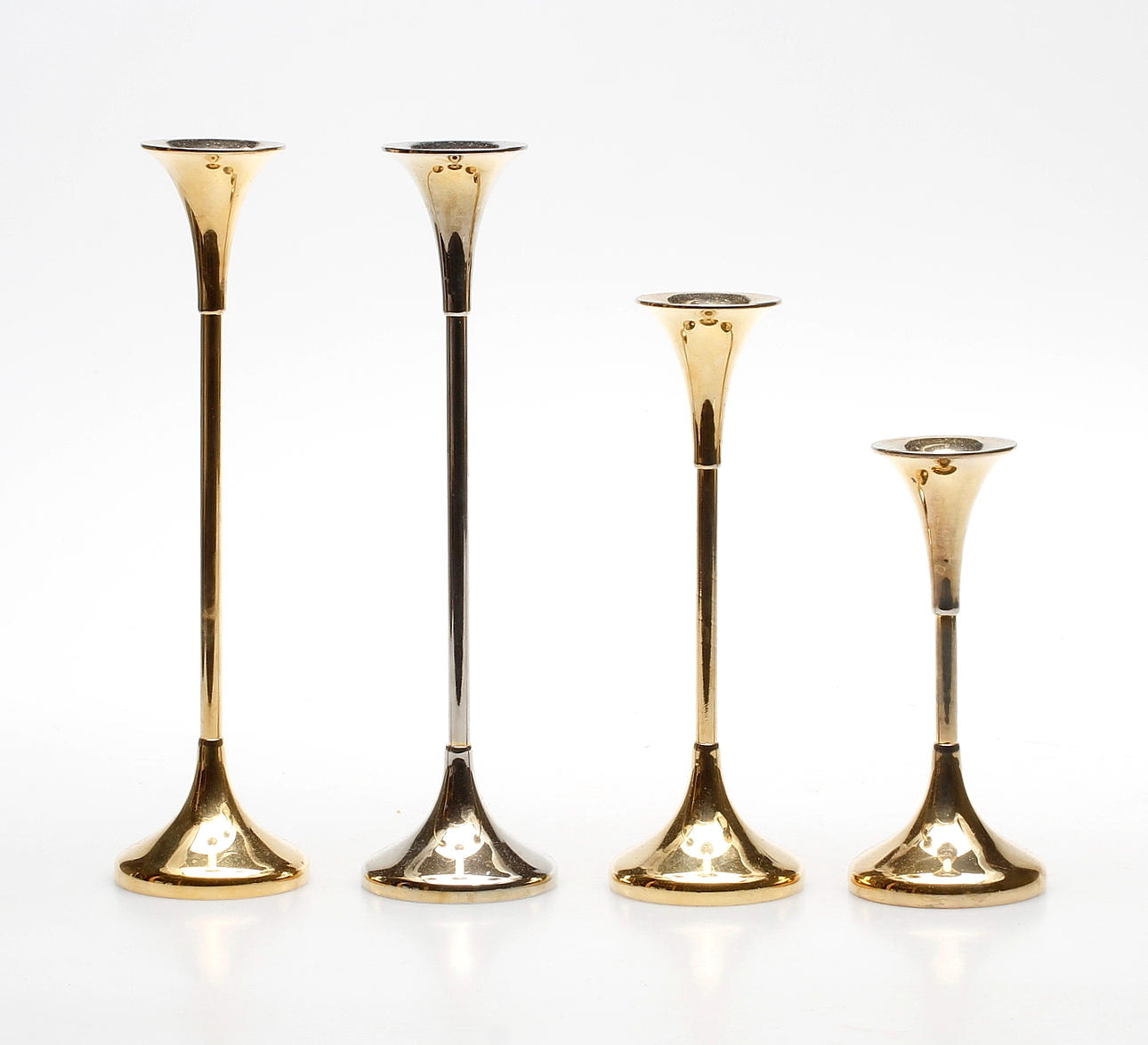 LJUSSTAKAR, 4 st, mässing, 1900-talets andra hälft.