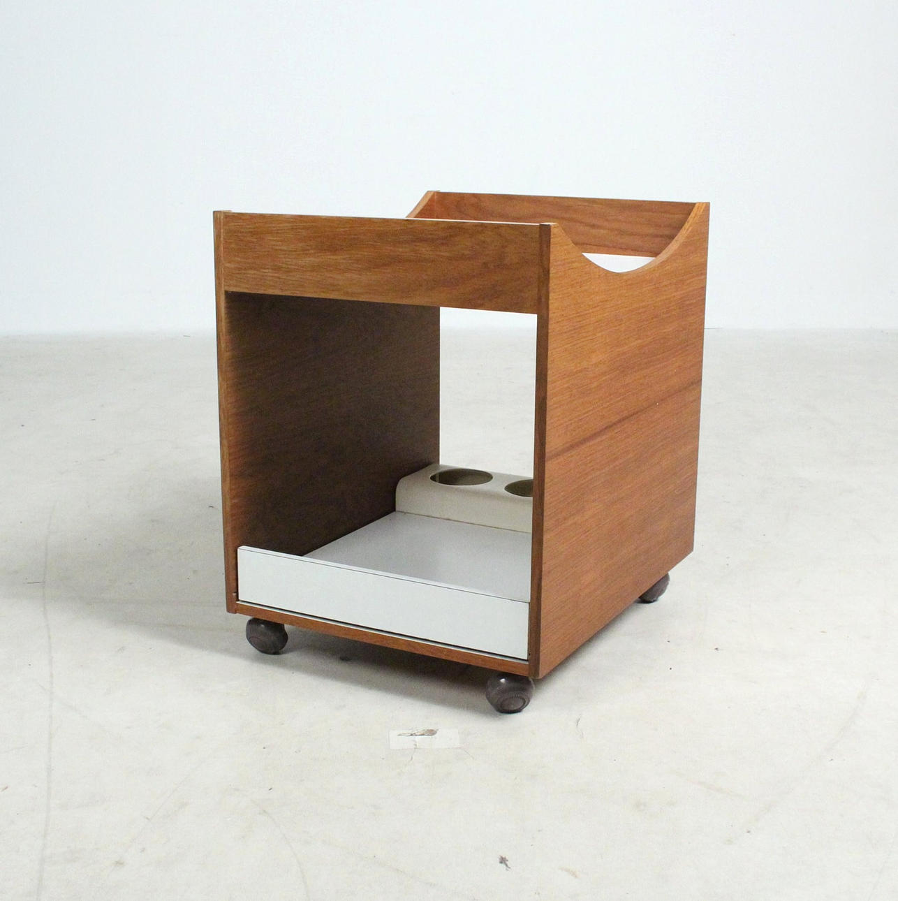 Lille barvogn - Teak hvid finer.