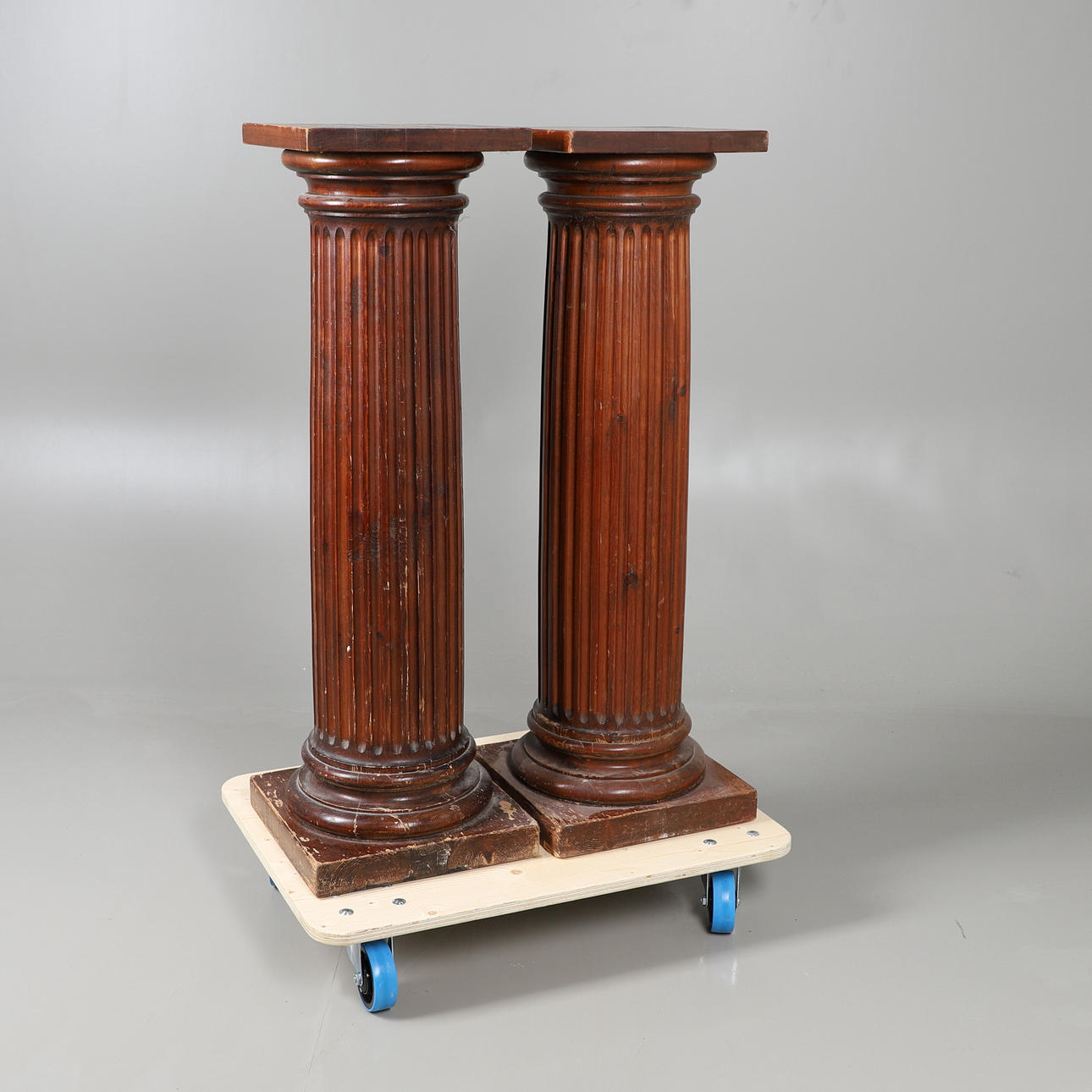 A PAIR OF PAINTED WOODEN FLUTED COLUMNS.