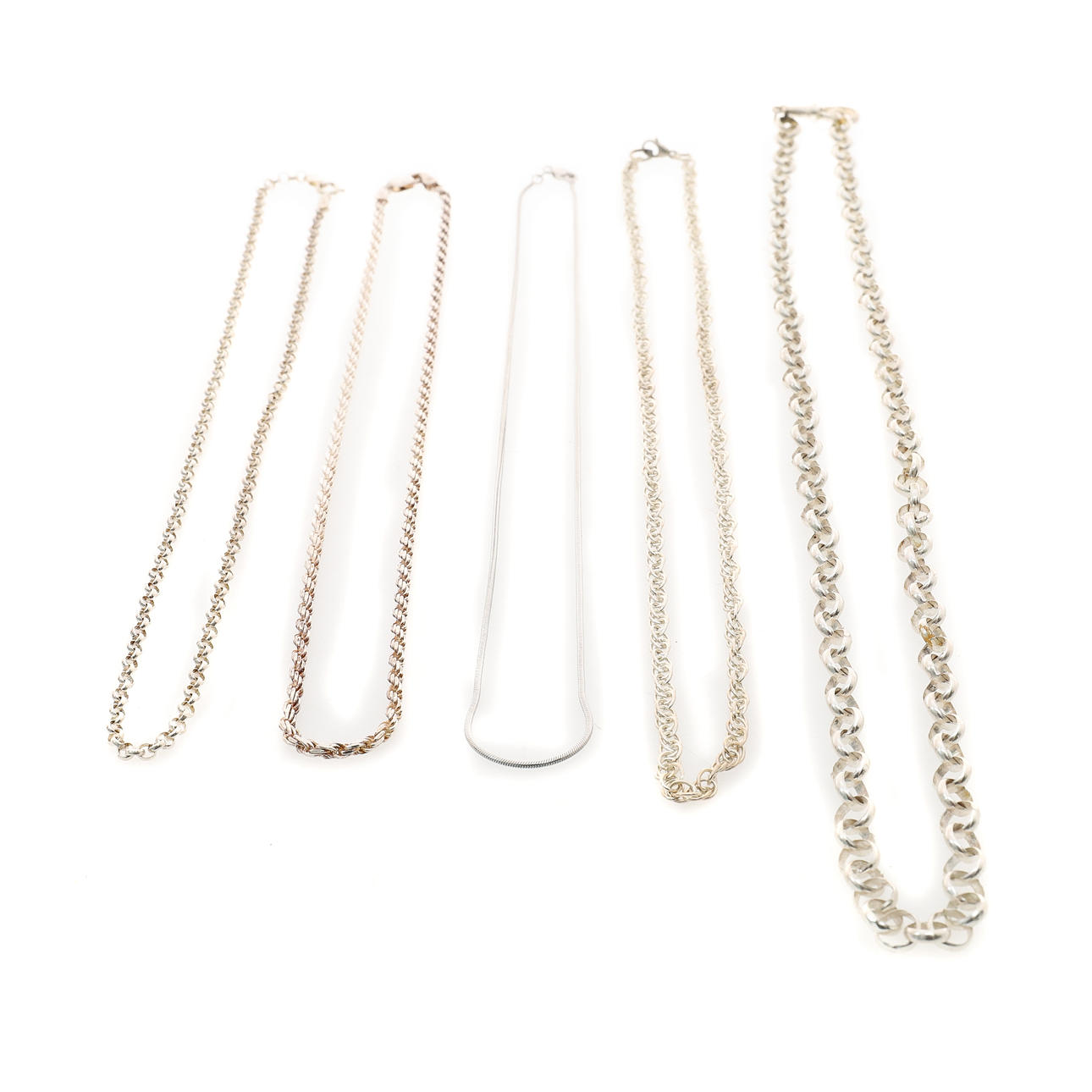 FIVE MODERN 925 MARK NECK CHAINS.