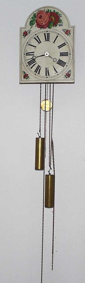 VÄGGKLOCKA med lod, vit med blommor.