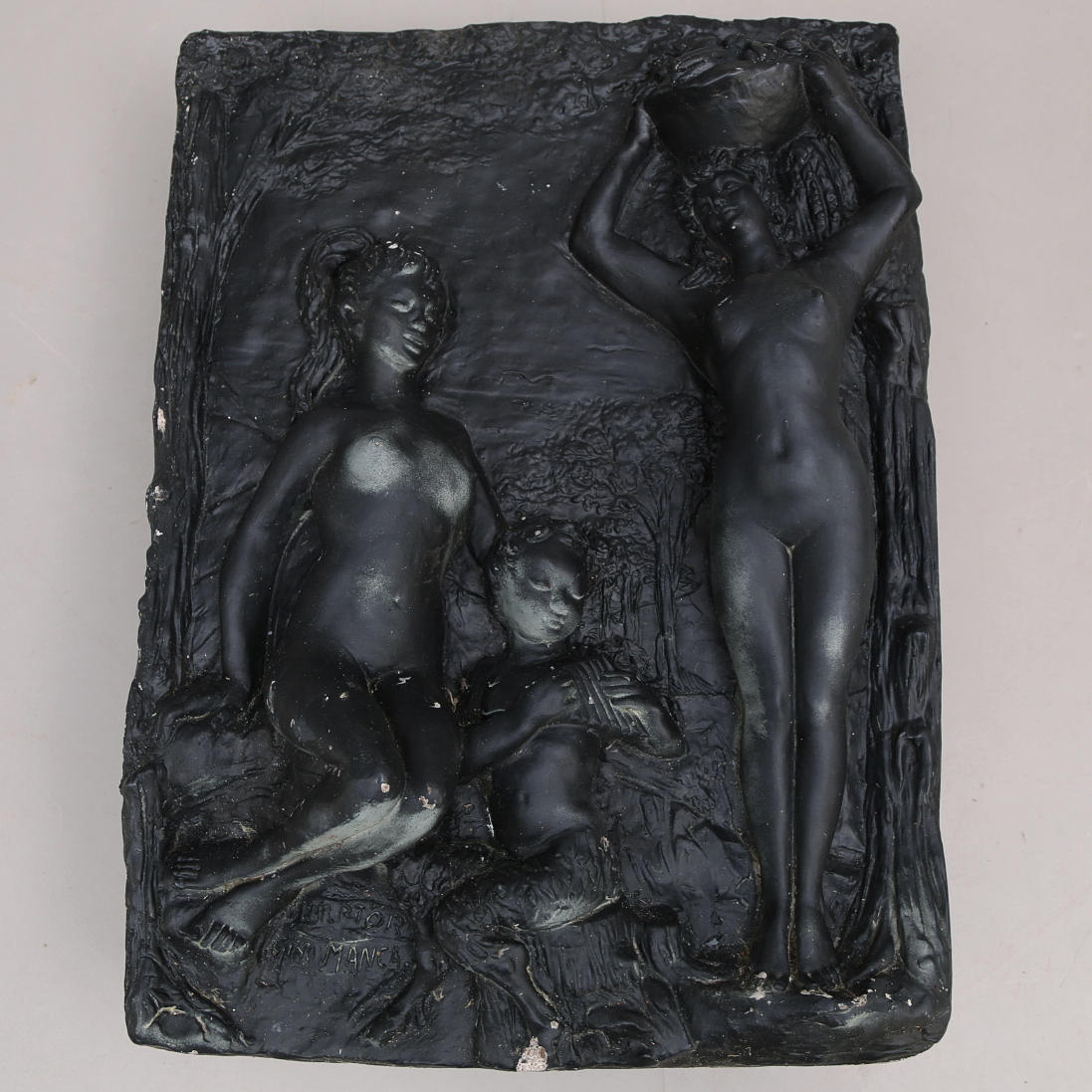 GINO MANEA. VÄGGRELIEF i betong, svartmålad, 1900-tal, signerad.