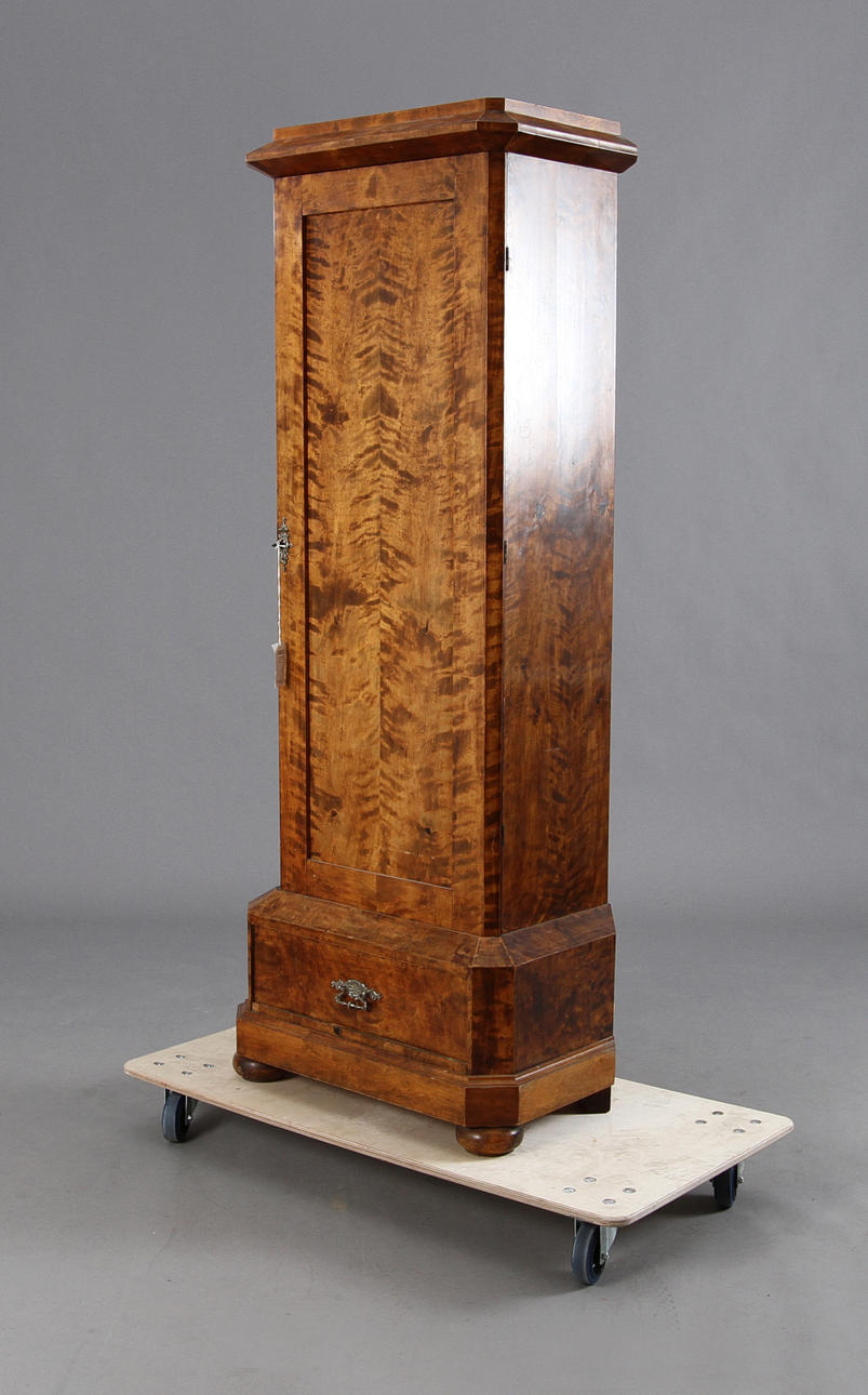 SKÅP, med dörr och låda, 1800-talets slut.