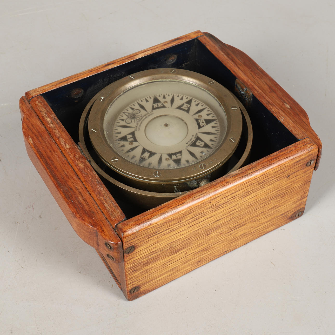 ETT BOXAT FARTYGS KOMPASS.