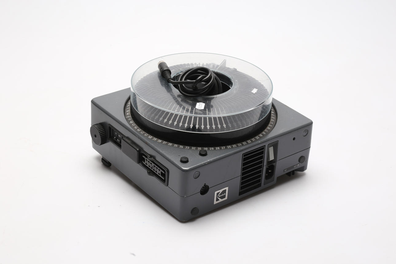PROJEKTORI, Kodak Carousel S-AV 202C.