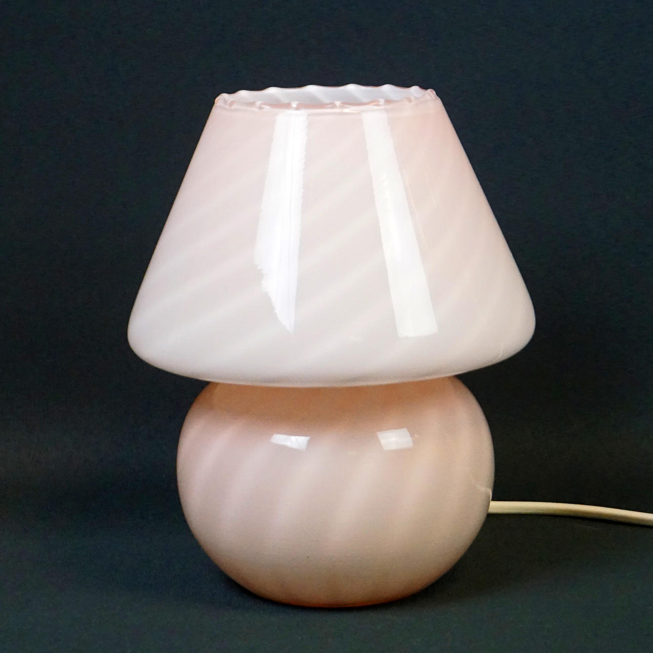 BORDSLAMPA, MURANO "Swirl", glas.