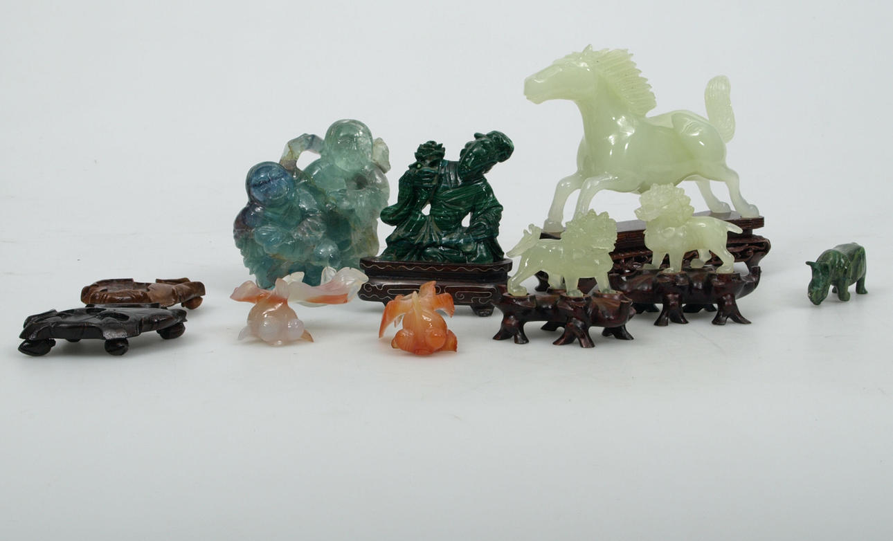FIGURINER, glas och sten, 8 stycken, Asien, 1900-tal.