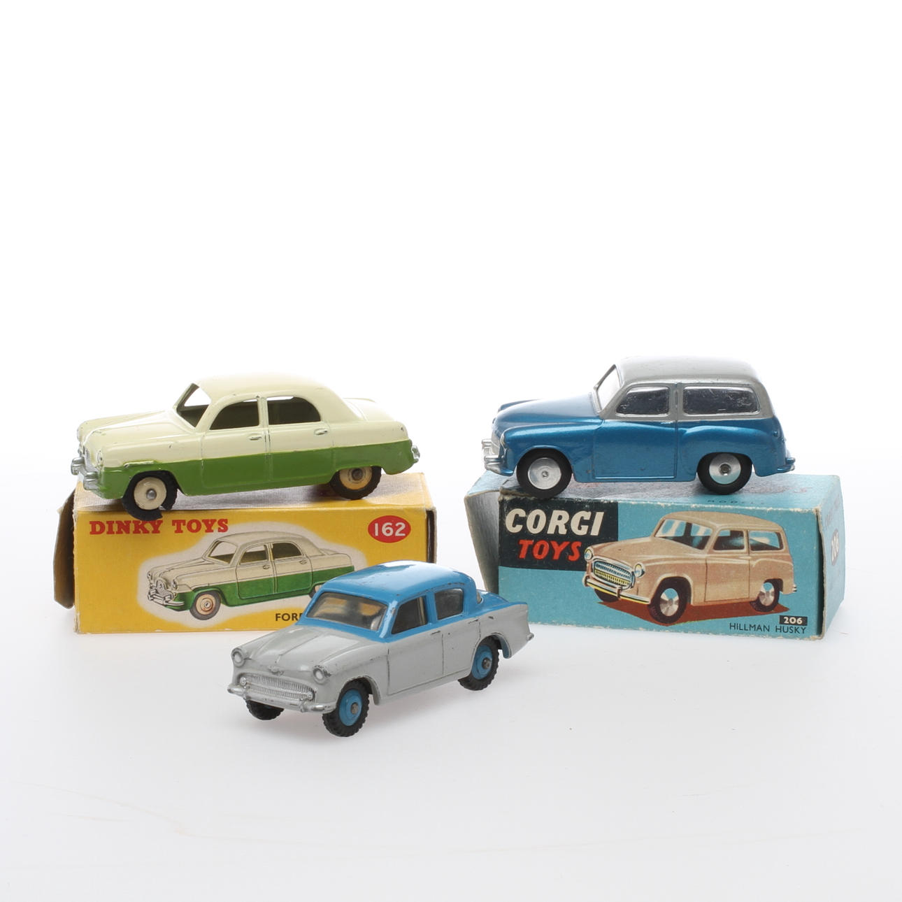 DINKY TOYS ZEPHYR och HILLMAN samt CORGI HILLMAN. Delvis originalkartonger.