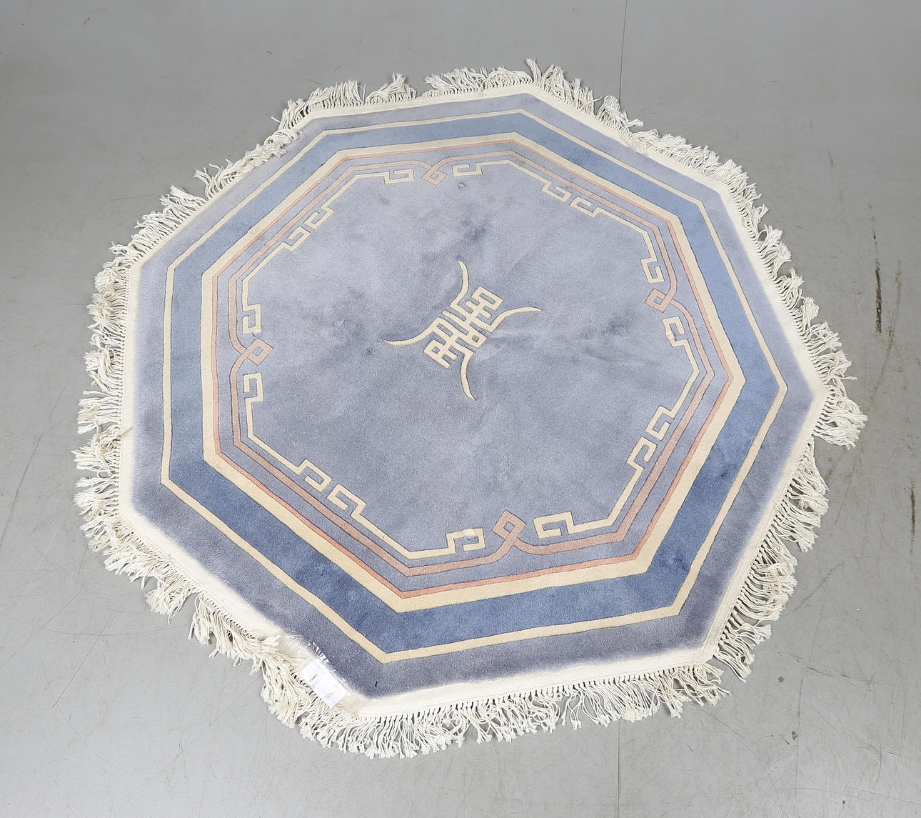 MATTA, Kina, ca. 160x160 cm.