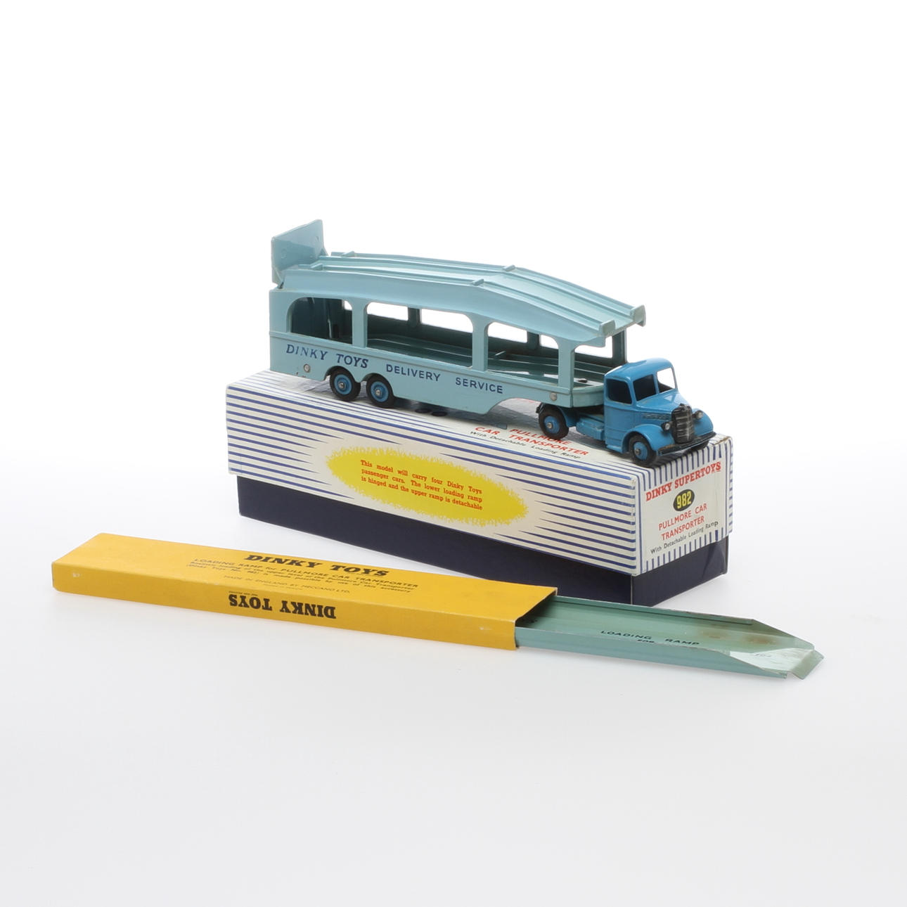 DINKY TOYS 982 biltransport och 794 Ramp i originalkartonger.