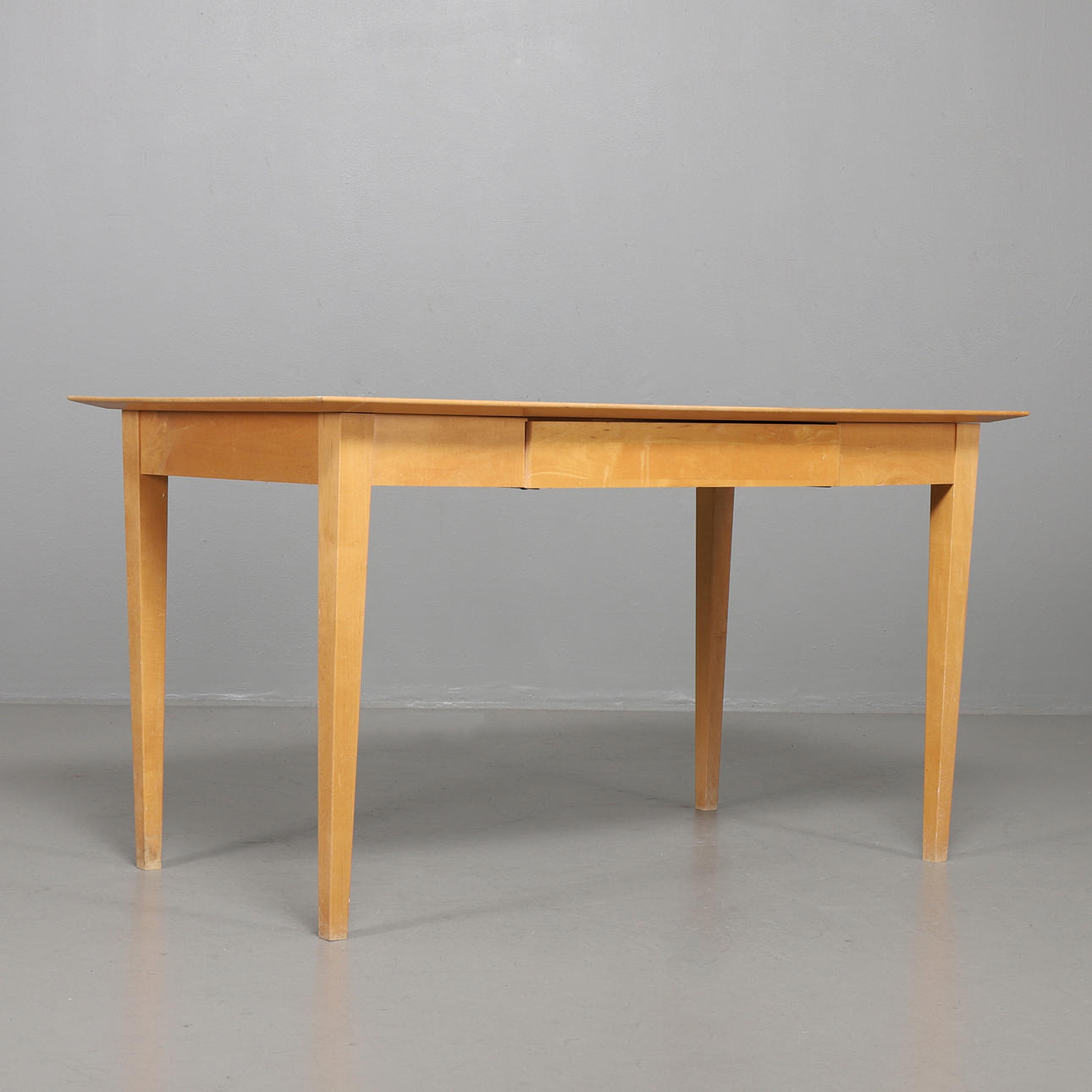 SKRIVBORD, björk, nyare tillverkning.