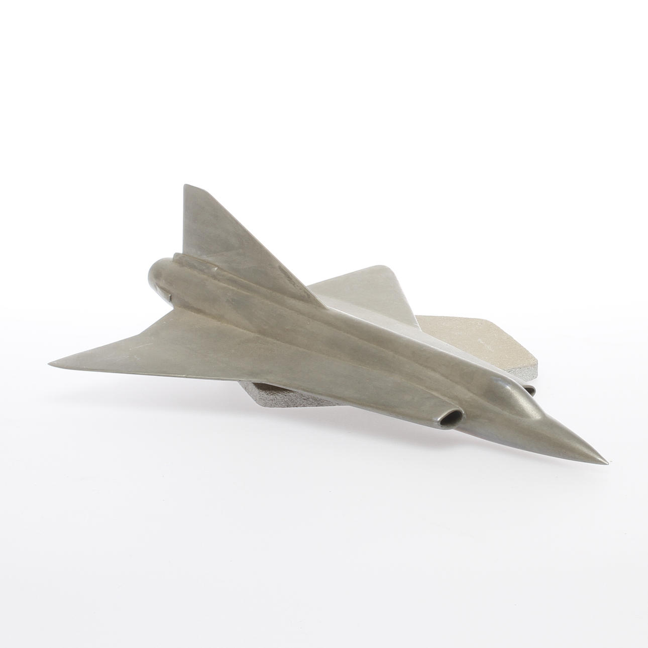 MODELLFLYGPLAN SAAB 35 DRAKEN. METALL på stativ utan stång. 1900-tal.