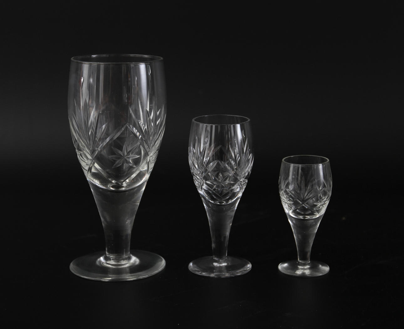 DELAR TILL GLASSERVIS, ca 40 delar.