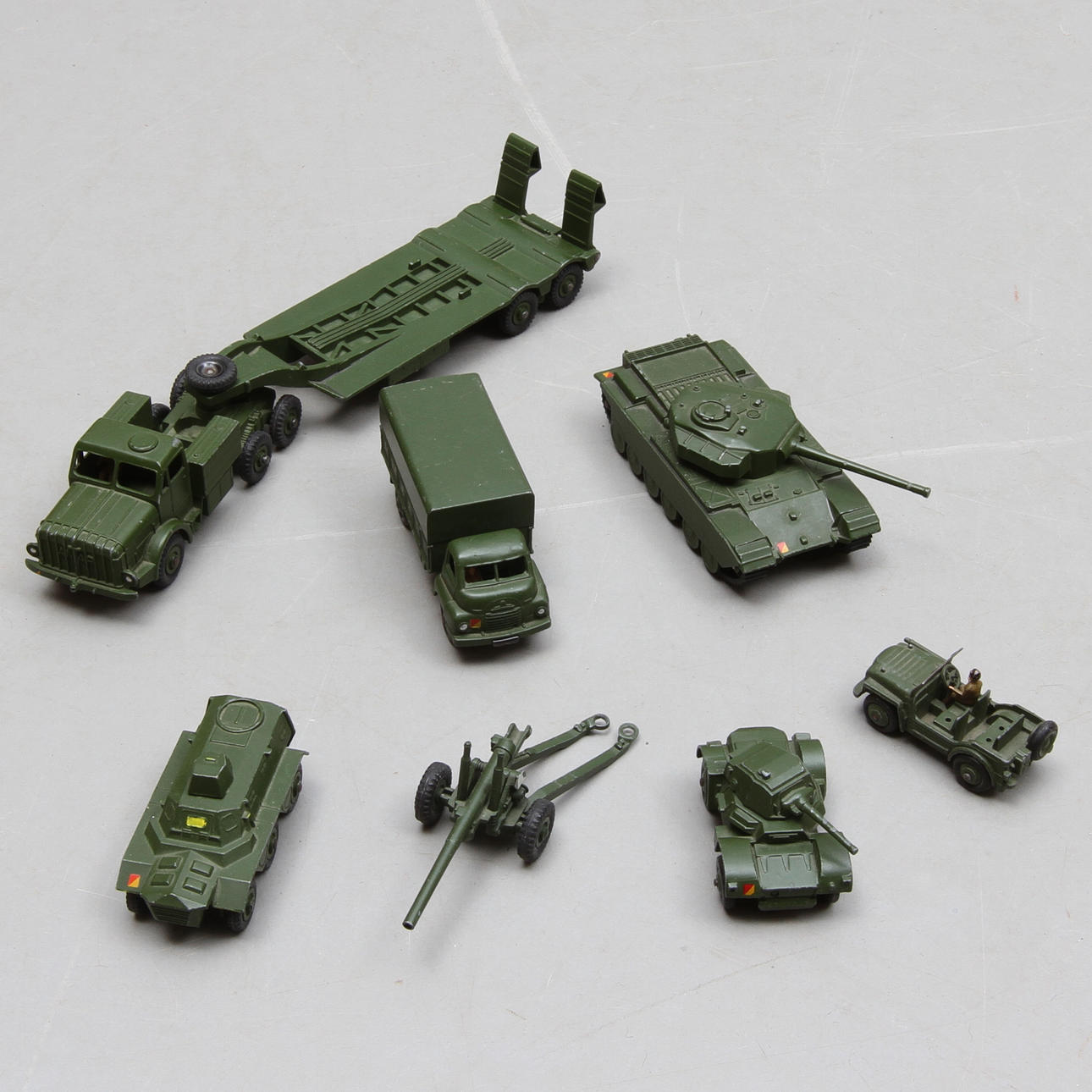 DINKY TOYS militärfordon, 7 delar. Bland annat 651 CENTURION.