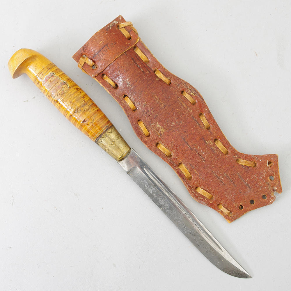 JAKTKNIV, Finland, otydligt signerad på Klingan, balja i näver.