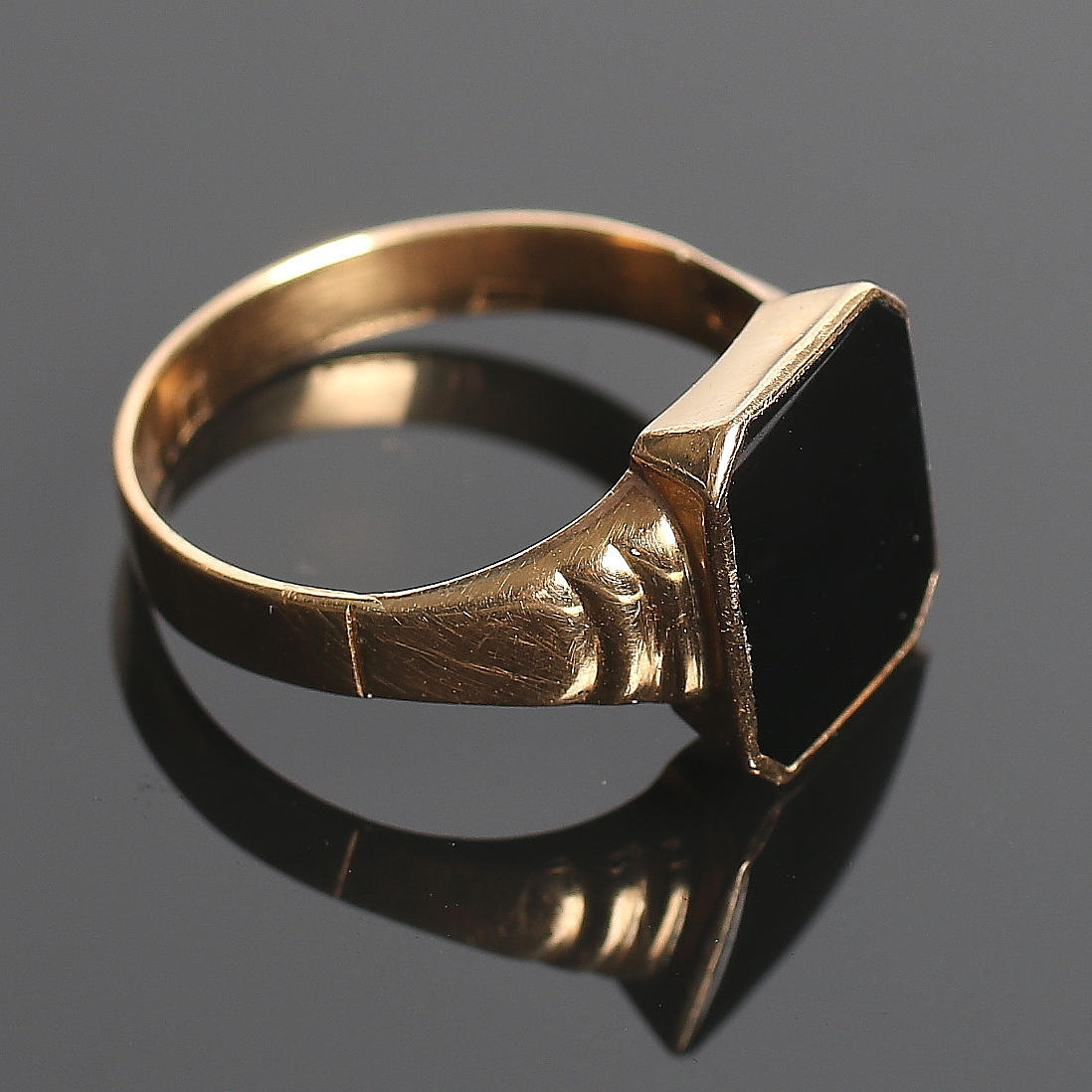 KLACKRING, 18k guld, vikt ca 3 gram.